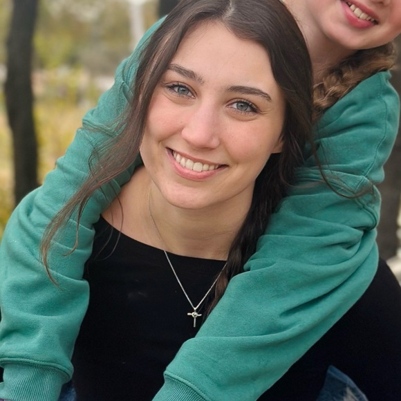 Meet your Posher, Isabella - Picture 1 of 1